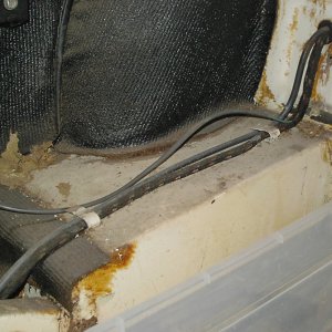 trunk wiring from seat.jpg