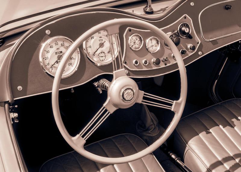 1951-mg-td-midget-dashboard-and-steering-wheel-jim-hughes.jpg