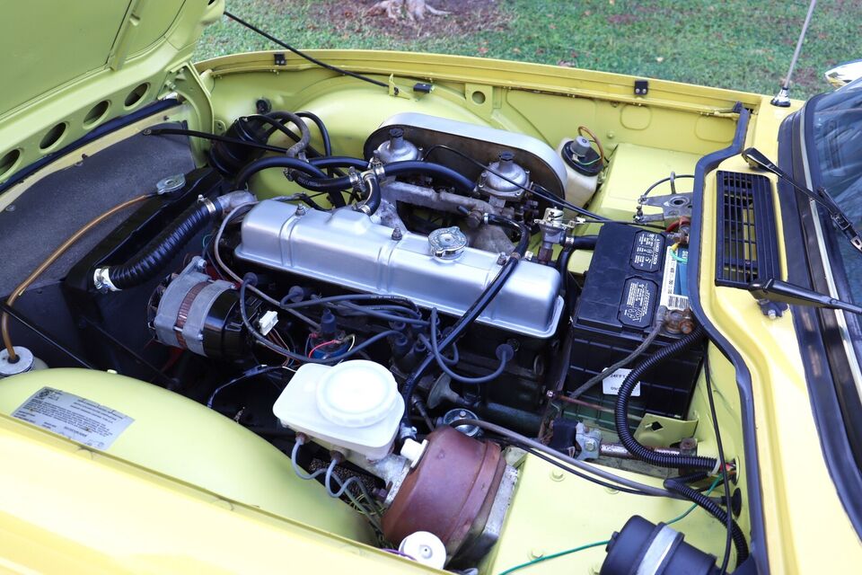 1973-TR6-ENGINE-L.jpg