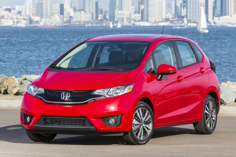 2017-Honda-Fit-front-three-quarter-08.jpg