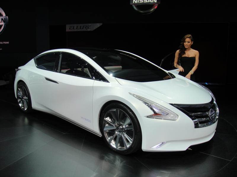 2018-nissan-altima-coupe-overview.jpg