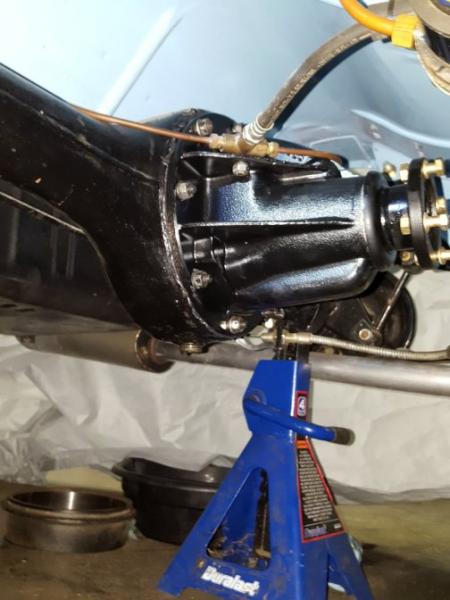 3.9 diff and new axle seals.jpg
