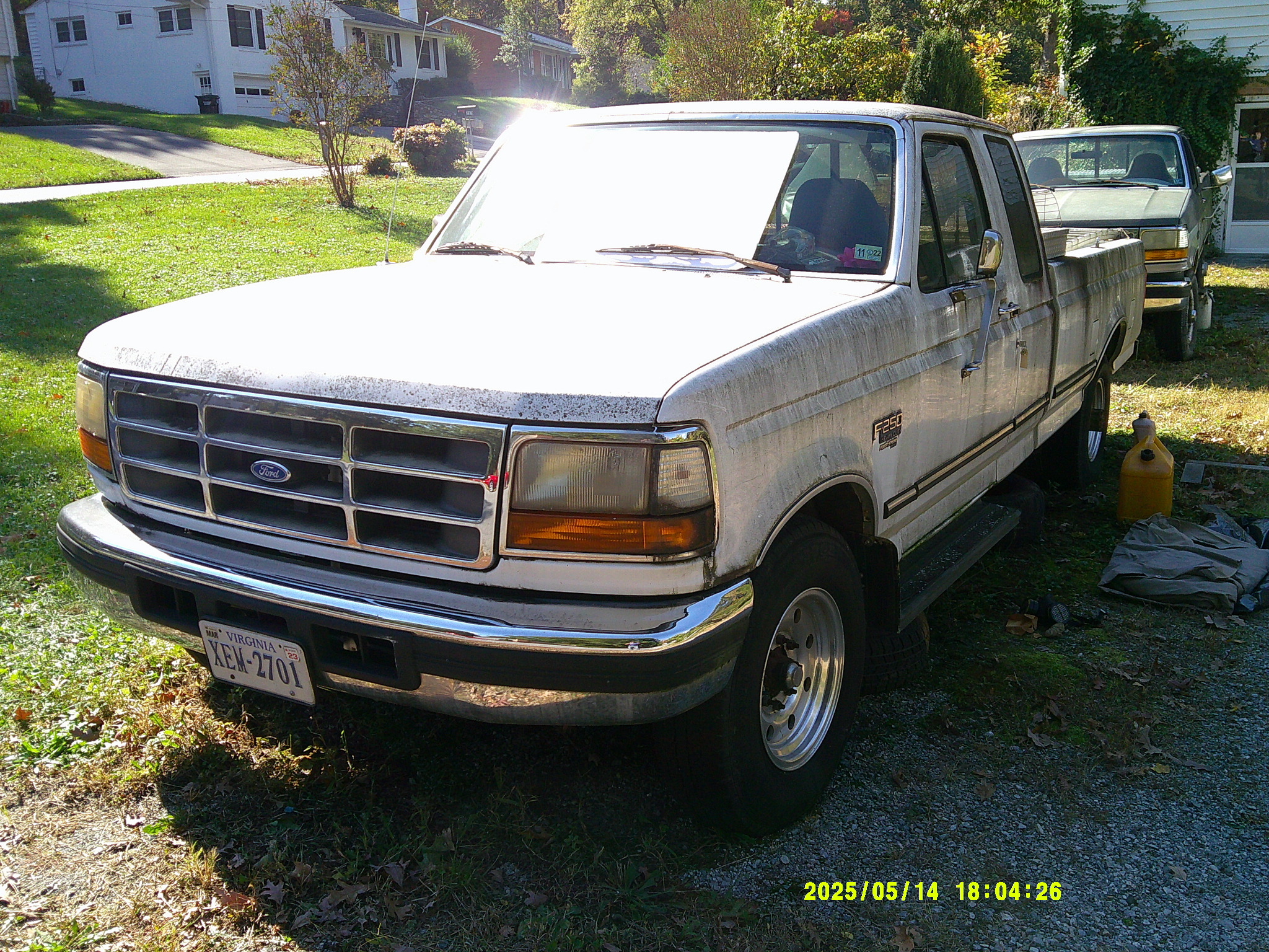 '97 & '93 Ford F250s 002.JPG
