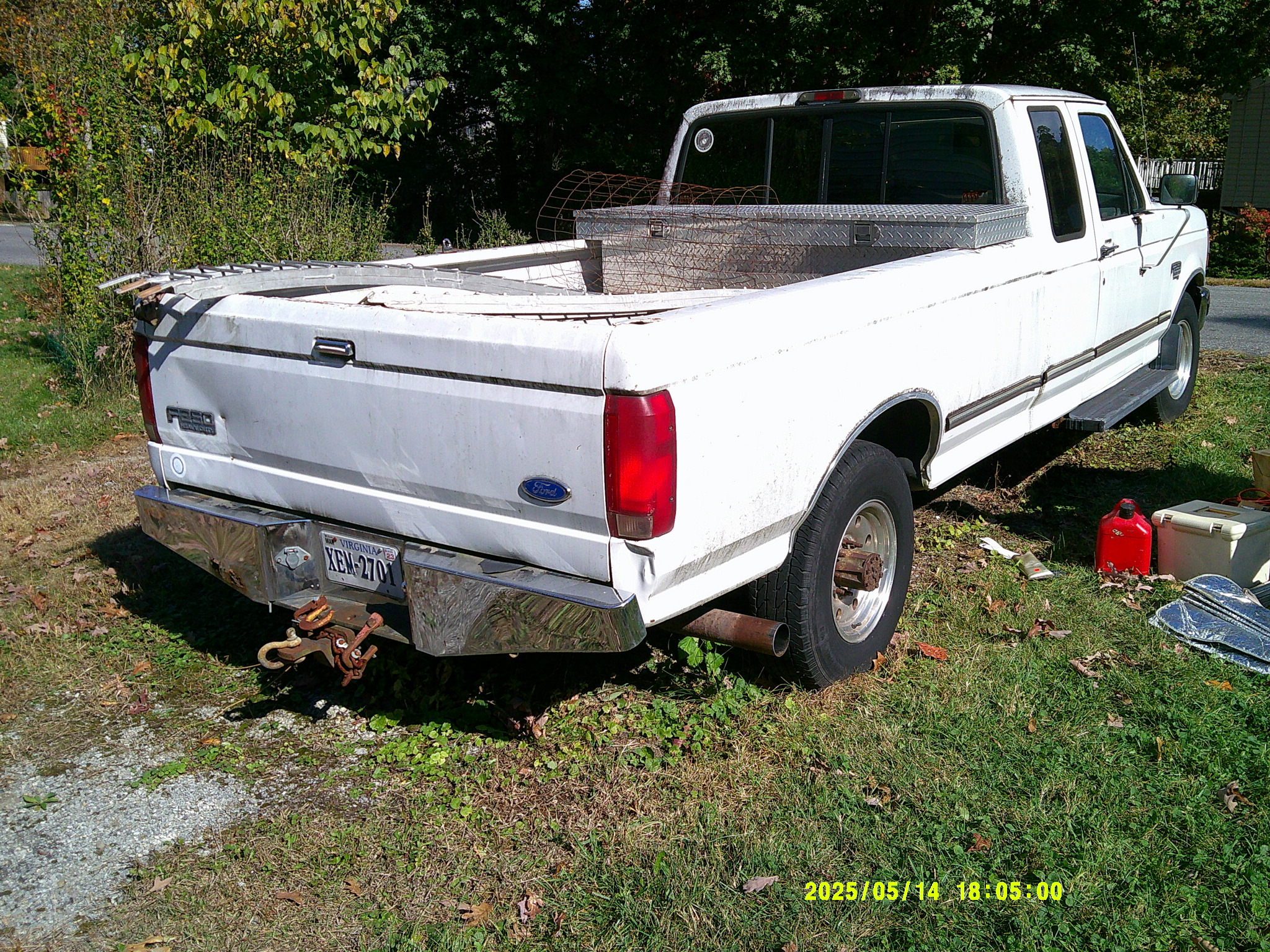 '97 & '93 Ford F250s 004.JPG
