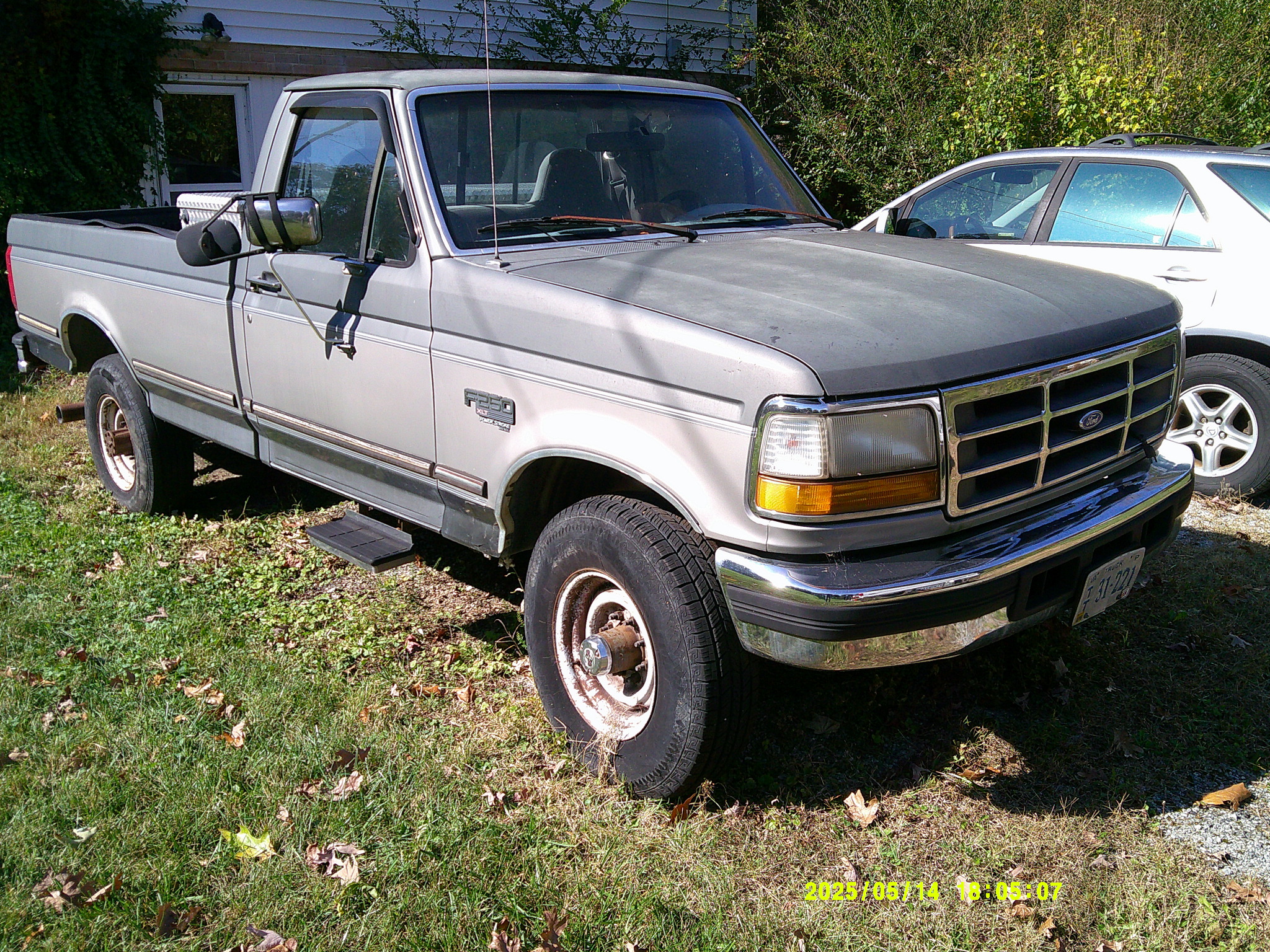 '97 & '93 Ford F250s 005.JPG