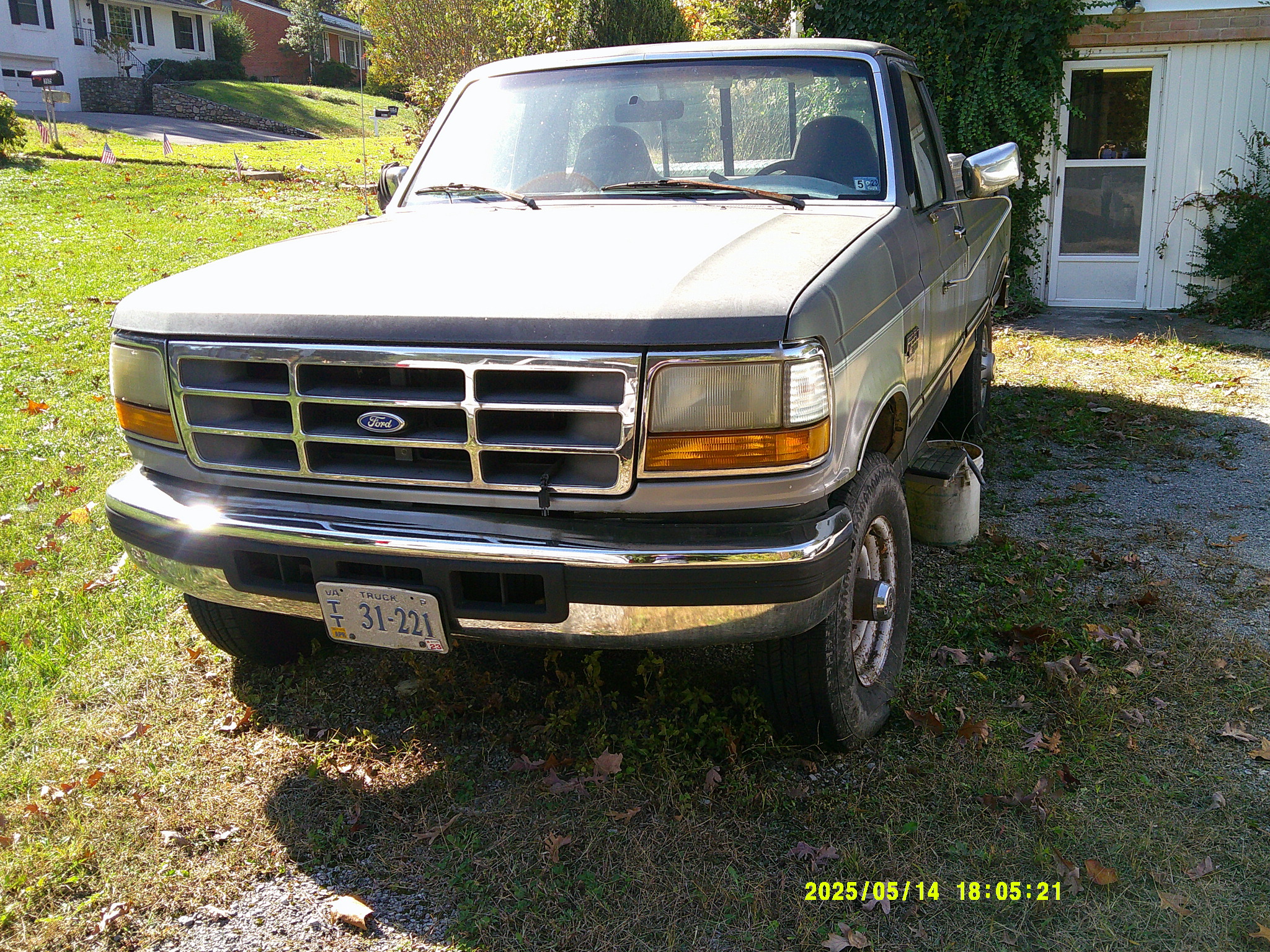 '97 & '93 Ford F250s 006.JPG