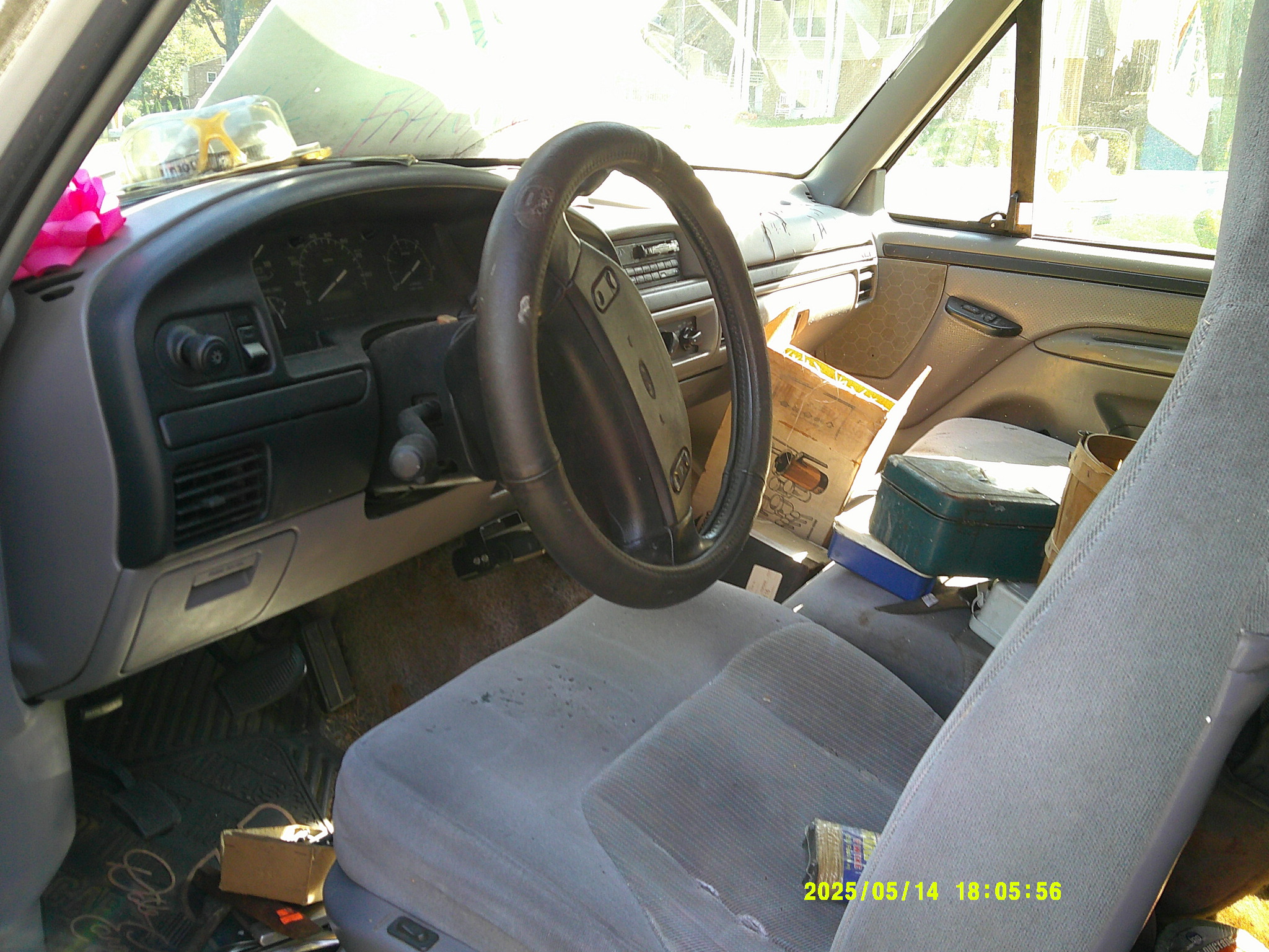 '97 & '93 Ford F250s 007.JPG