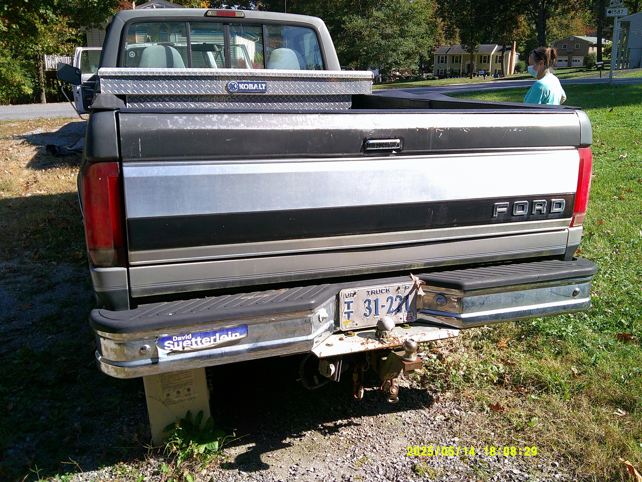 '97 & '93 Ford F250s 009.JPG
