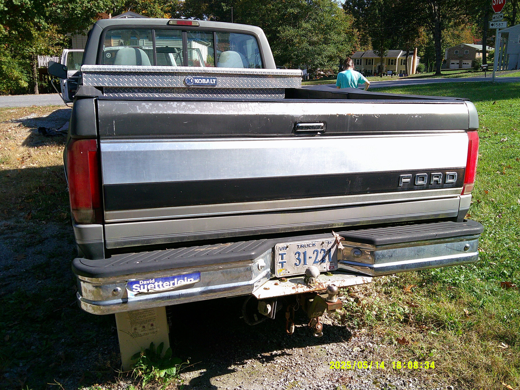 '97 & '93 Ford F250s 010.JPG