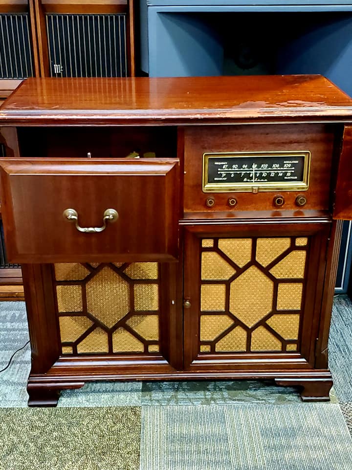 Airline console 1948 interior.jpg