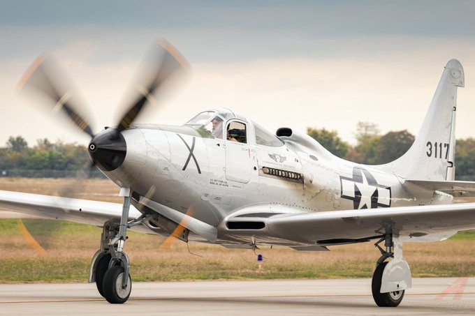 Bell P-63F - last one - crashed 12 Nov 2022 - collision with B-17G Texas Raiders.jpg