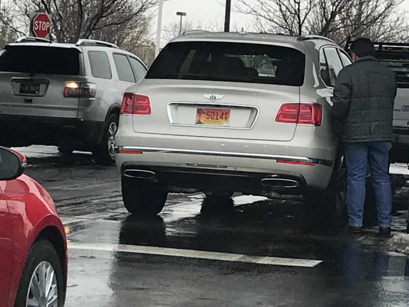 Bentley_SUV.jpg