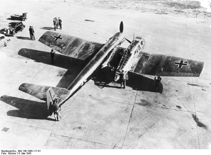 Bundesarchiv_Bild_146-1980-117-01,_Aufklärungsflugzeug_Blohm_-_Voß_BV_141.jpg