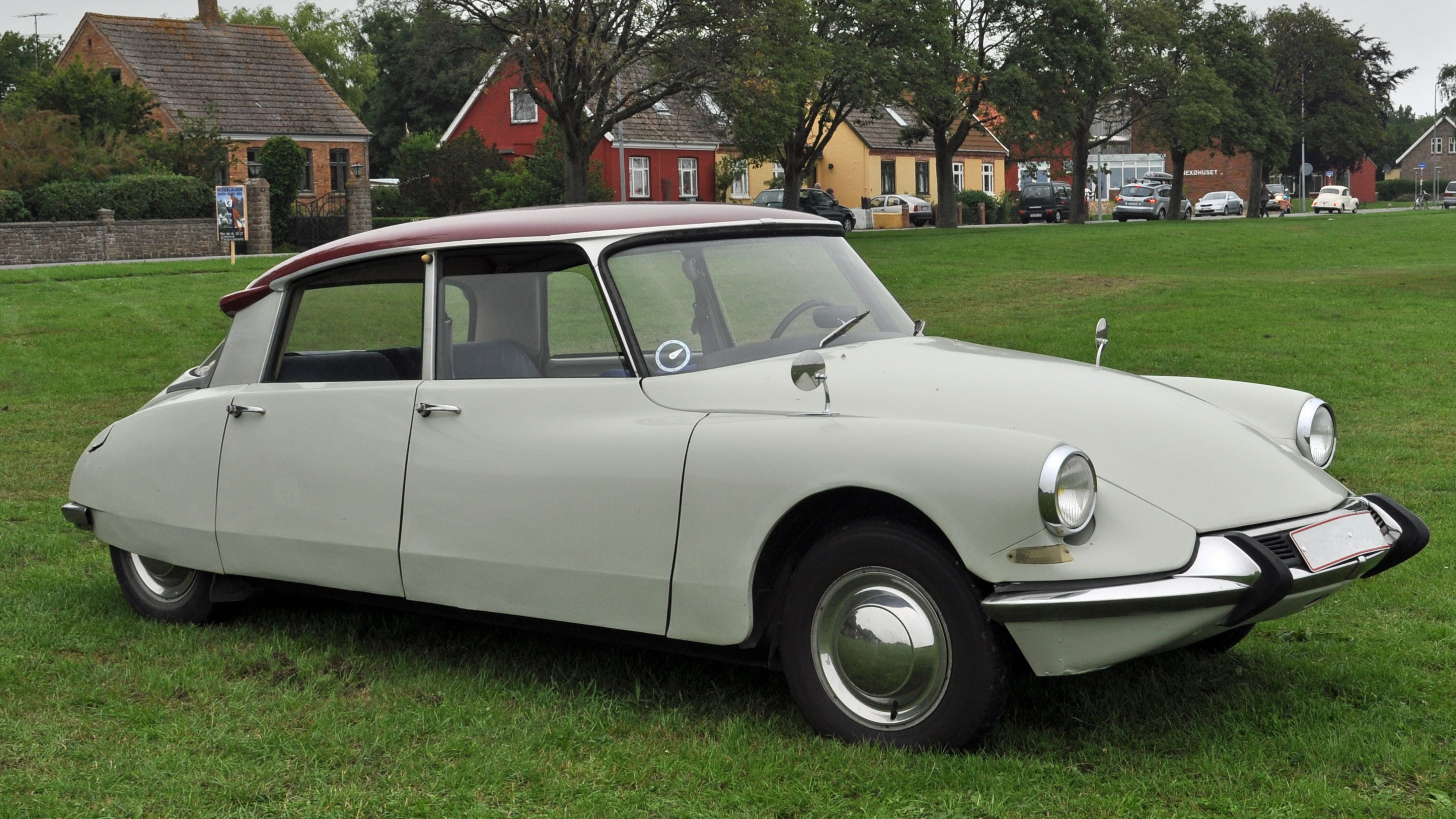 Citroen DS.jpg