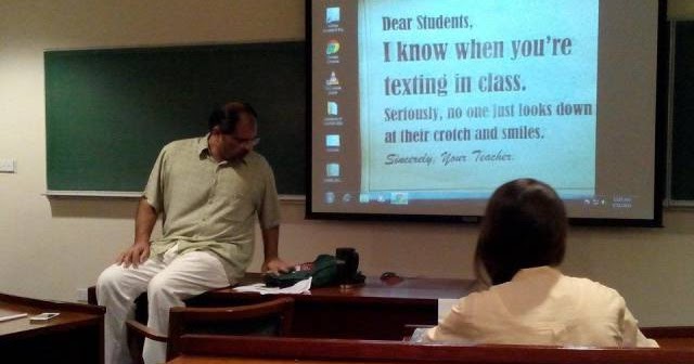 dear_students_i_know_when_you_are_texting_in_class._7273138477.jpg