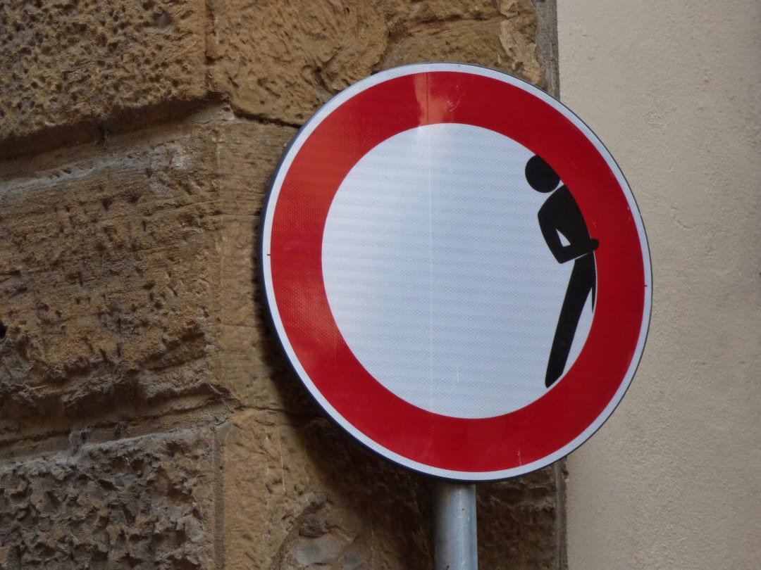 funny-road-sign-in-italy.jpg