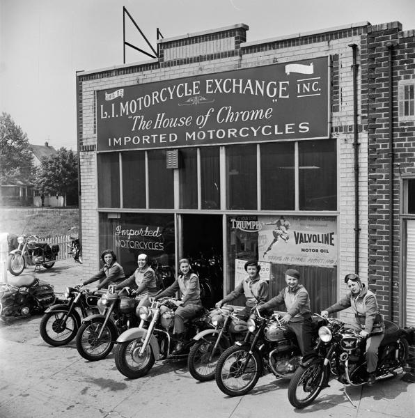 Girls%20on%20Bikes_zpsuel7hwva.jpg