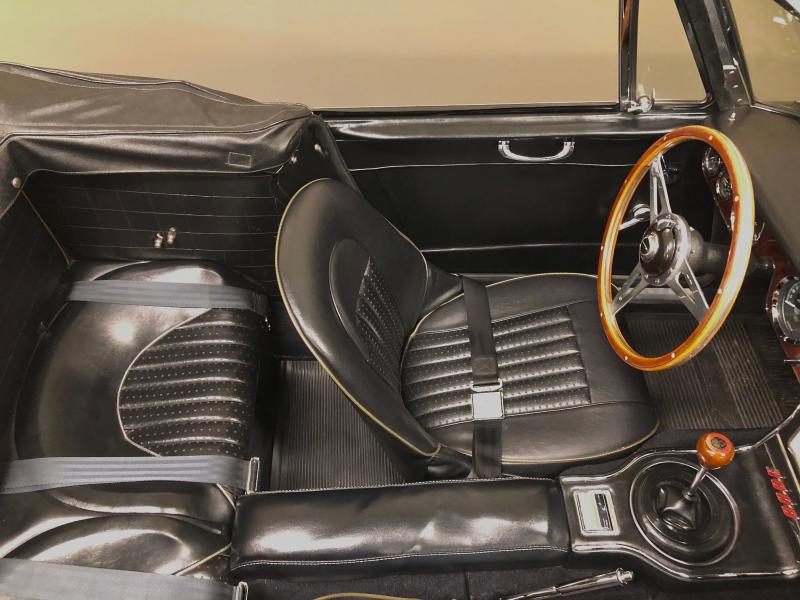 Interior 4.jpg