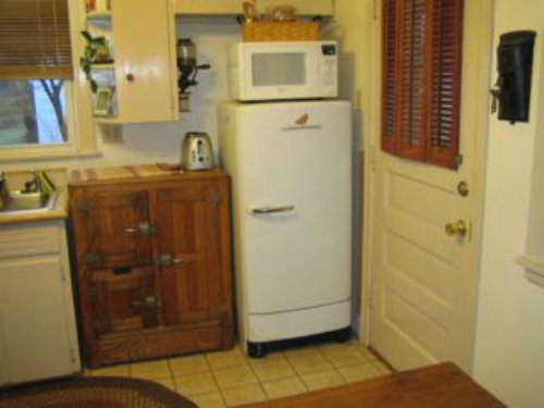 Kitchenfridge_zpsaf7ea14e.jpg