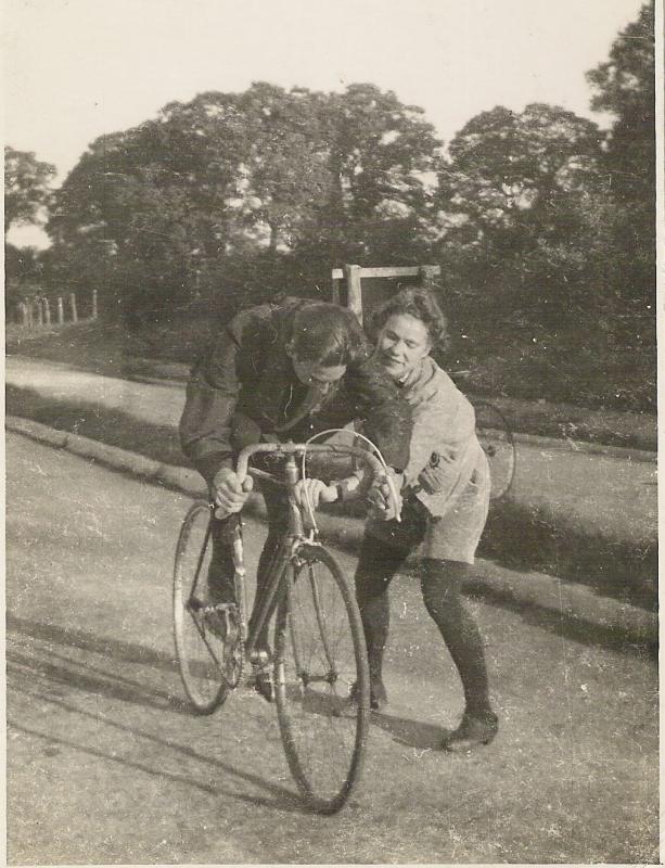 Last man off on 25 mile time trial Southend Road. Unknown and Vera Davis.jpg