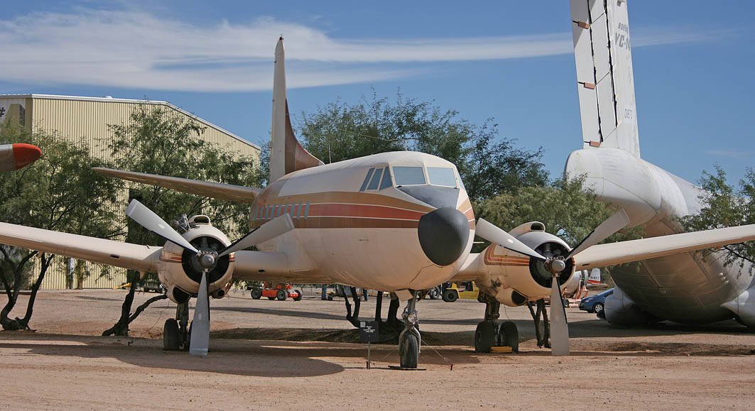 Martin 404 N462M.jpg