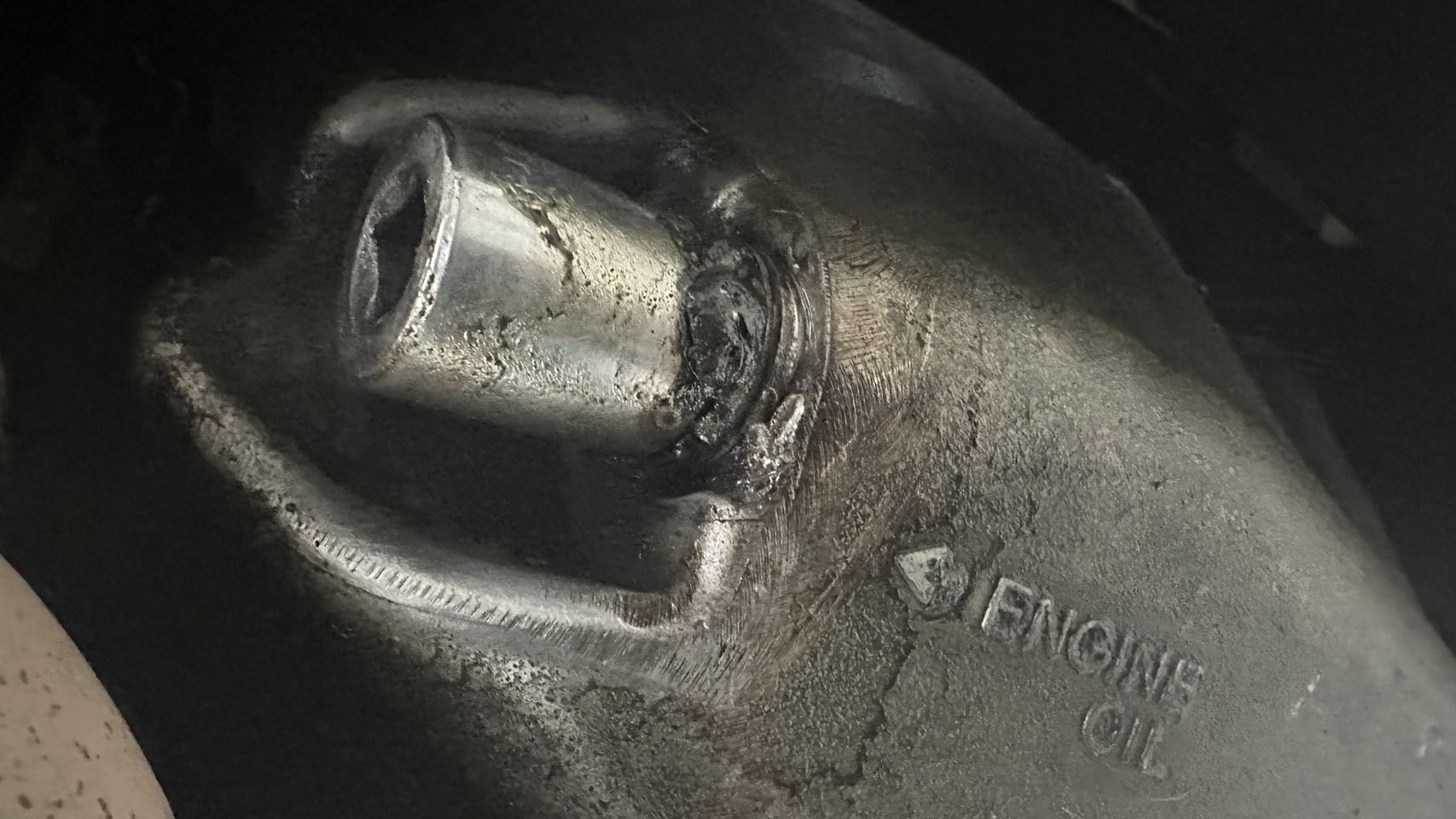 oil drain plug.jpg
