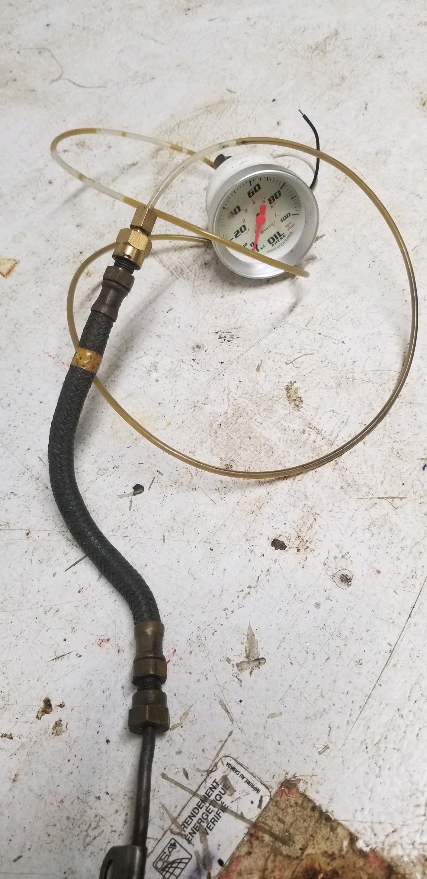 Oil pressure gauge.jpg