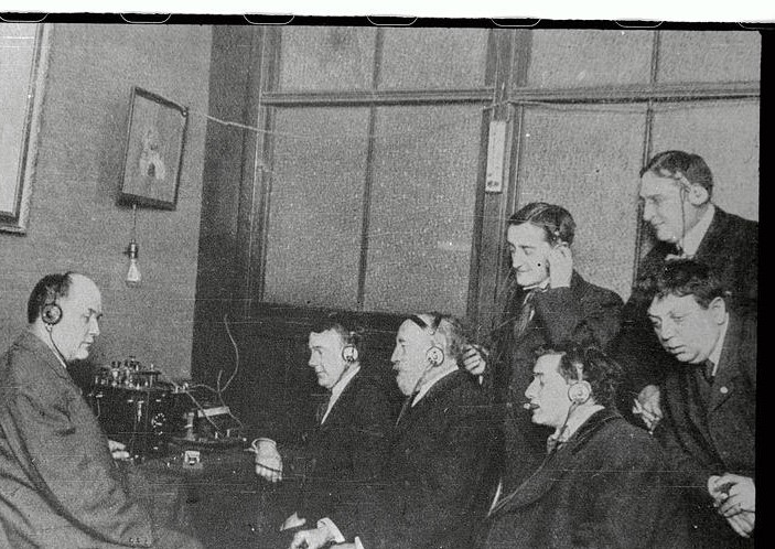 old radio.jpg