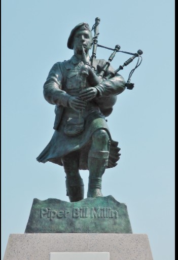 piper-bill-millin-statue-at-sword.jpg