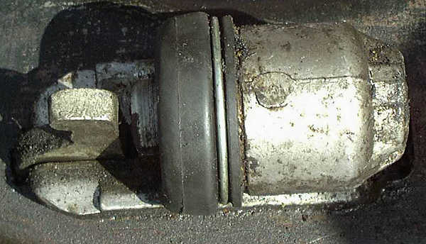 rear brake cylinder.jpg