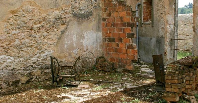 Sewing-Machines-Oradour-sur-Glane-1.jpg