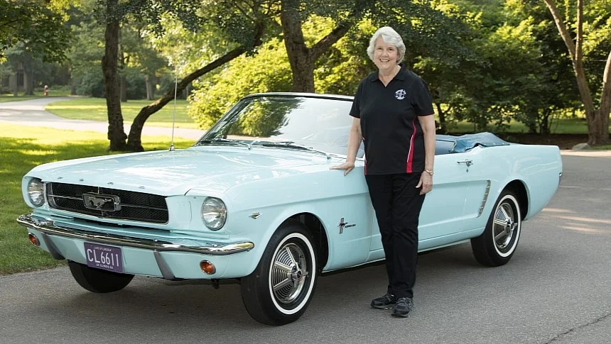 Theres-a-woman-in-Illinois-who-still-drives-the-1964-Ford-Mustang-she-bought-now-back-in-the-...webp
