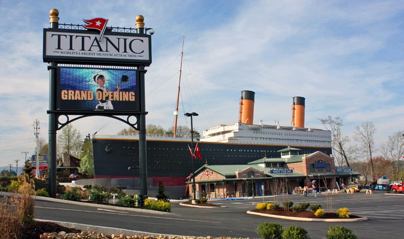 titanic-pigeon-forge.jpg