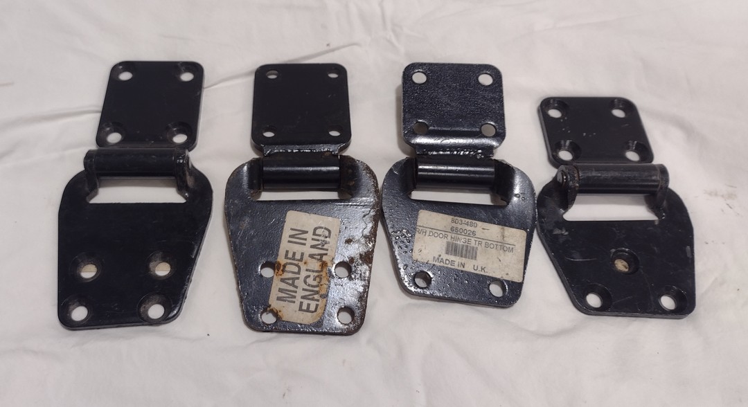 TR door hinge-1.jpg