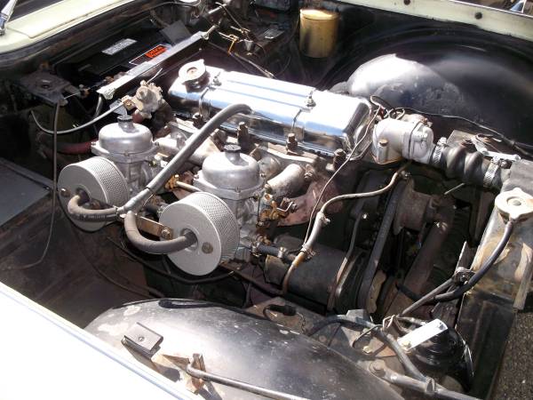 TR4 Valve Cover Vent.jpg