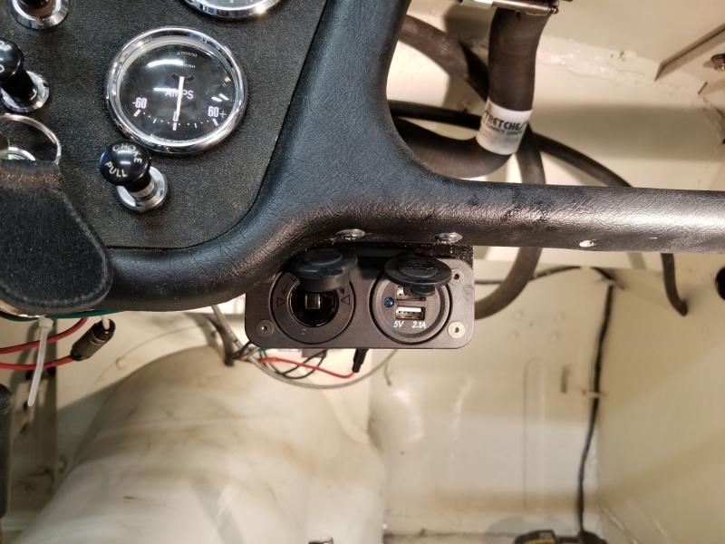 USB and 12 volt power out.jpg