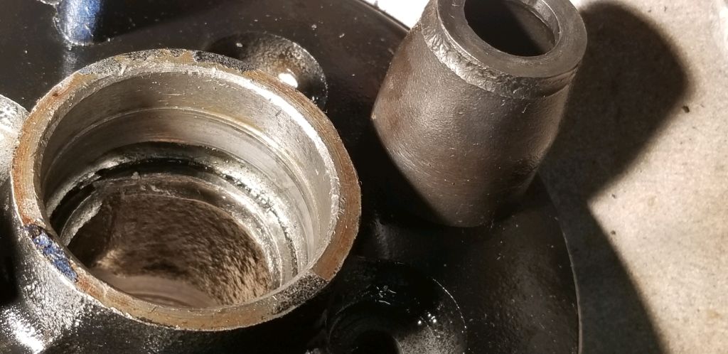 Wheel bearing with damage s.jpg