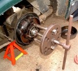 75539-Pullerinplaceonrearaxlesmallfile.jpg