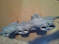 TR6 Carb Manifold.jpg