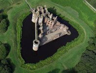 Caerlaverock_Castle_from_the_air.jpg