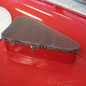 Small 6030 Vent on fender w mesh 713.jpg