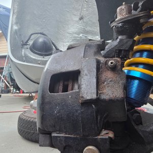 LF caliper view facing rear axle.jpg