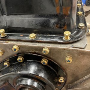 Oil pan - bolts.jpg