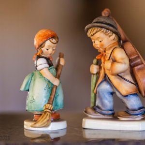 Hummel Figurines-2498.jpg