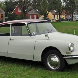 Citroen DS.jpg