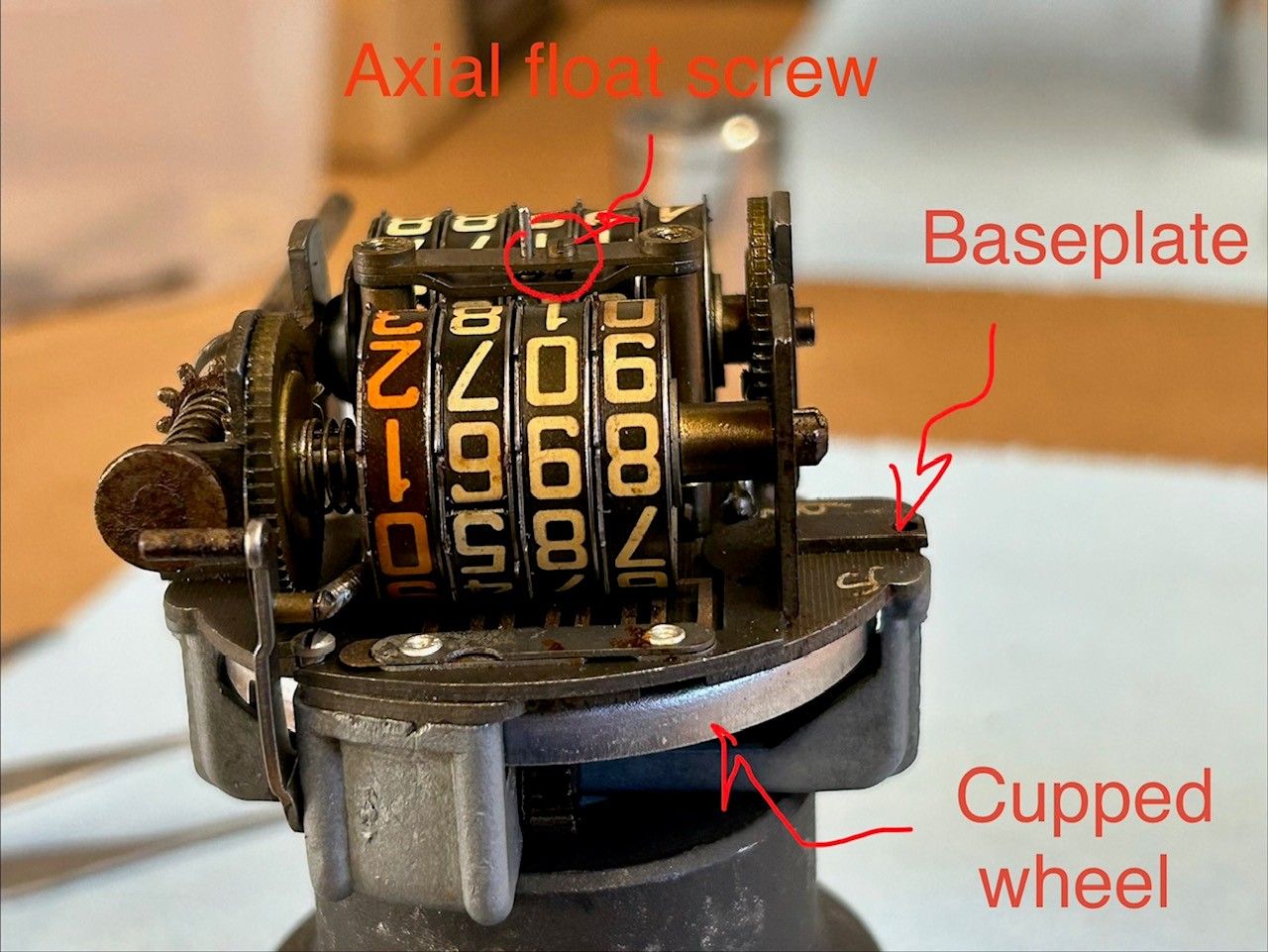 Axial float screw.jpg