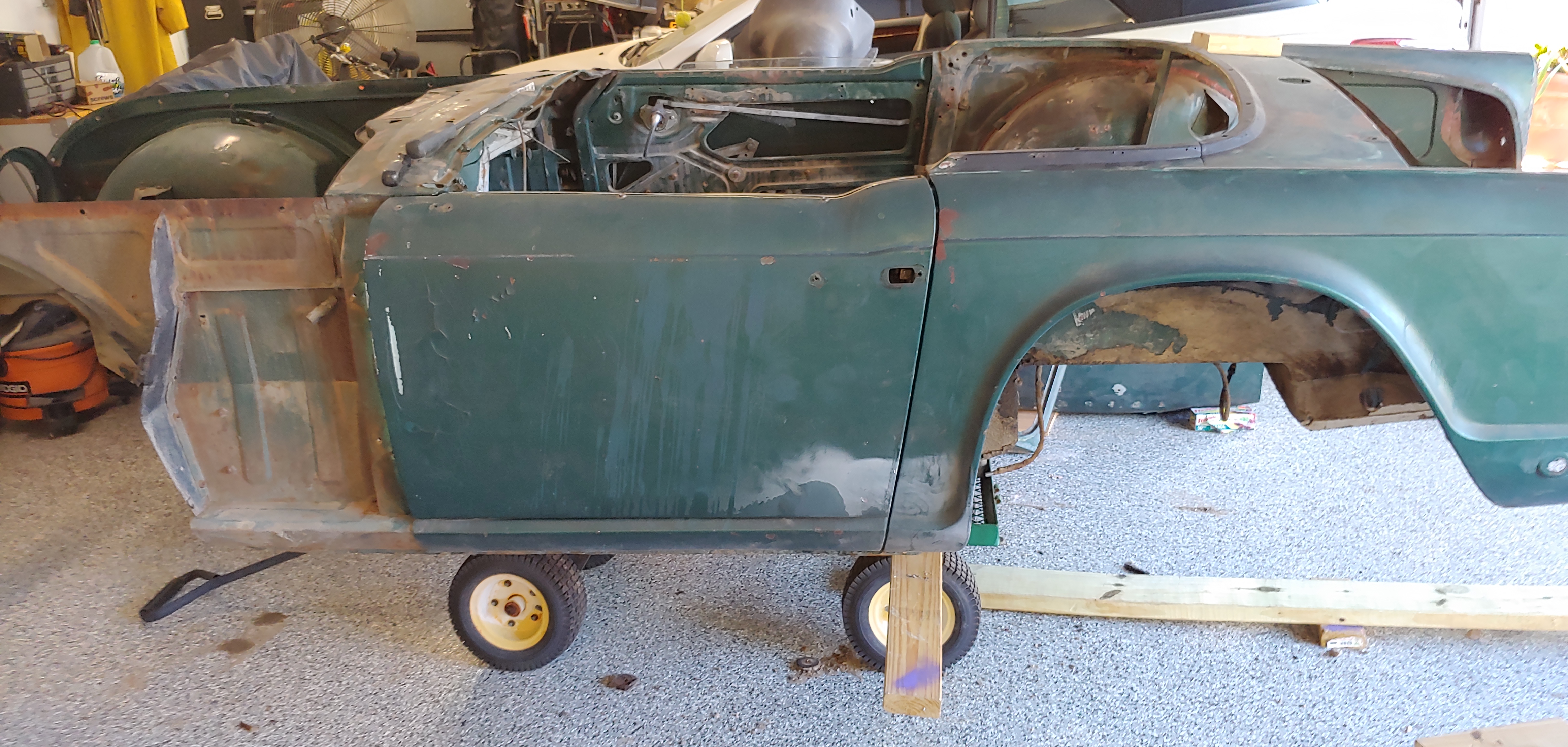 body on garden cart sans front fenders.jpg