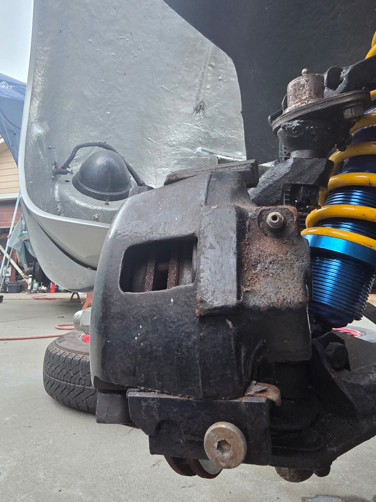 LF caliper view facing rear axle.jpg