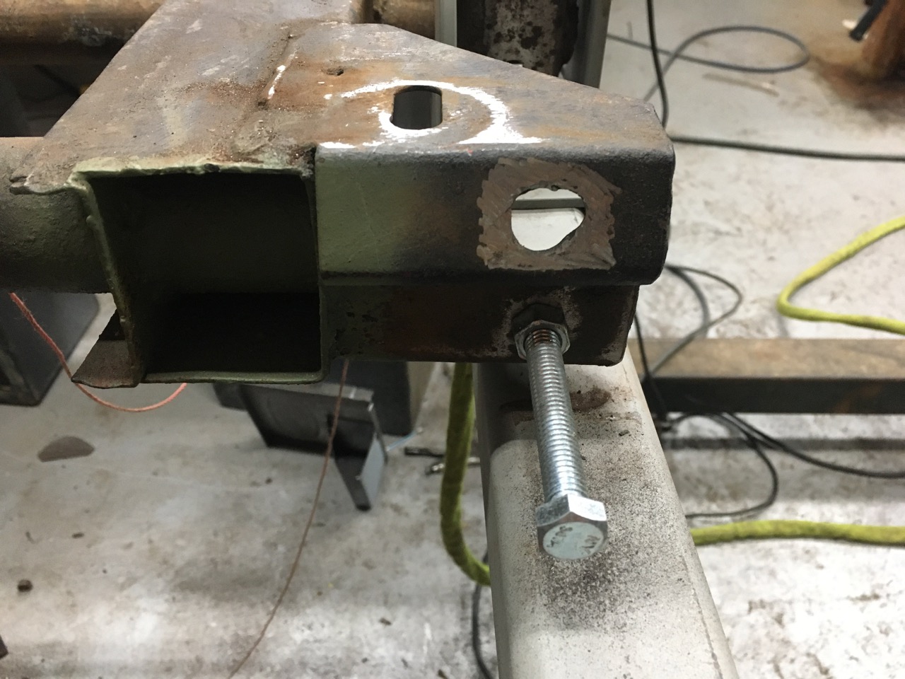 Passenger distance tube mounting hole B4.jpg