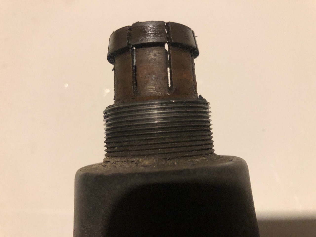 steering wheel adjusting nut threads.jpg